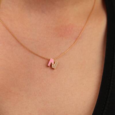 0.04 CT Pırlanta Taşlı Ve Pembe Mineli N Harf Kolye