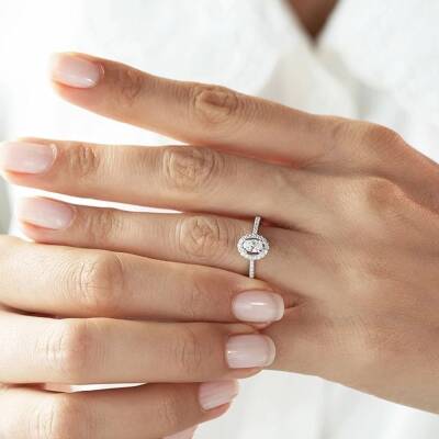 0,44 Karat Oval Tektaş Pırlanta Yüzük